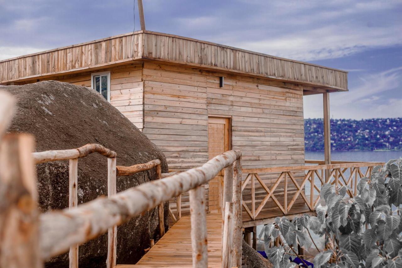Single Cabin With Lake View ムワンザ エクステリア 写真